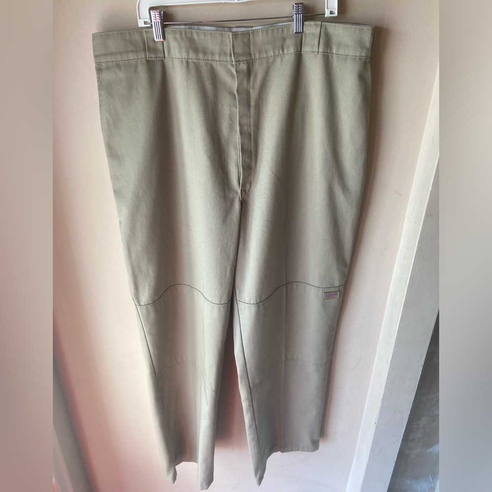 Vintage Men’s Dickies khaki pants, size 42x32, Y2K, 35% cotton/65% polyester